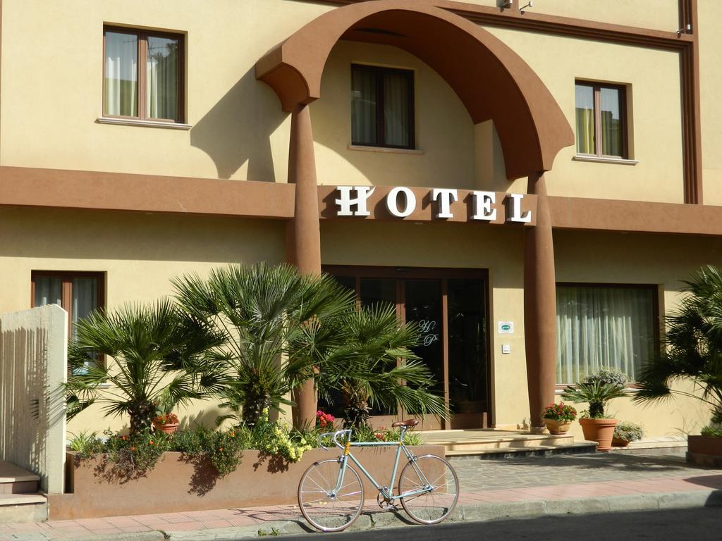 Hotel Le Palme Джоя-Тауро Экстерьер фото